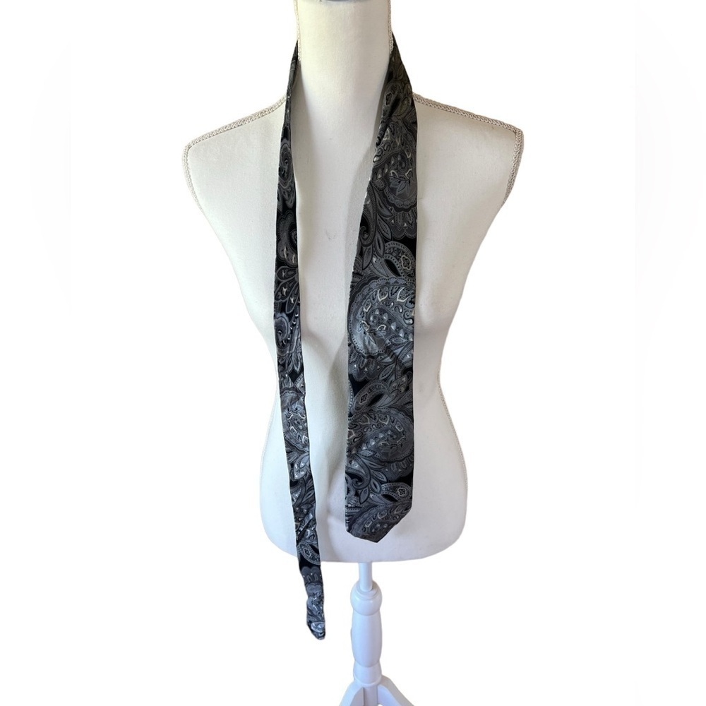 Perry Ellis Portfolio Gray Paisley‎ Silk Tie